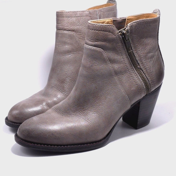 Sofft Womens Sz 6.5 West Leather Short Ankle Boots Taupe Zip Heel Comfort EUC - Picture 2 of 8